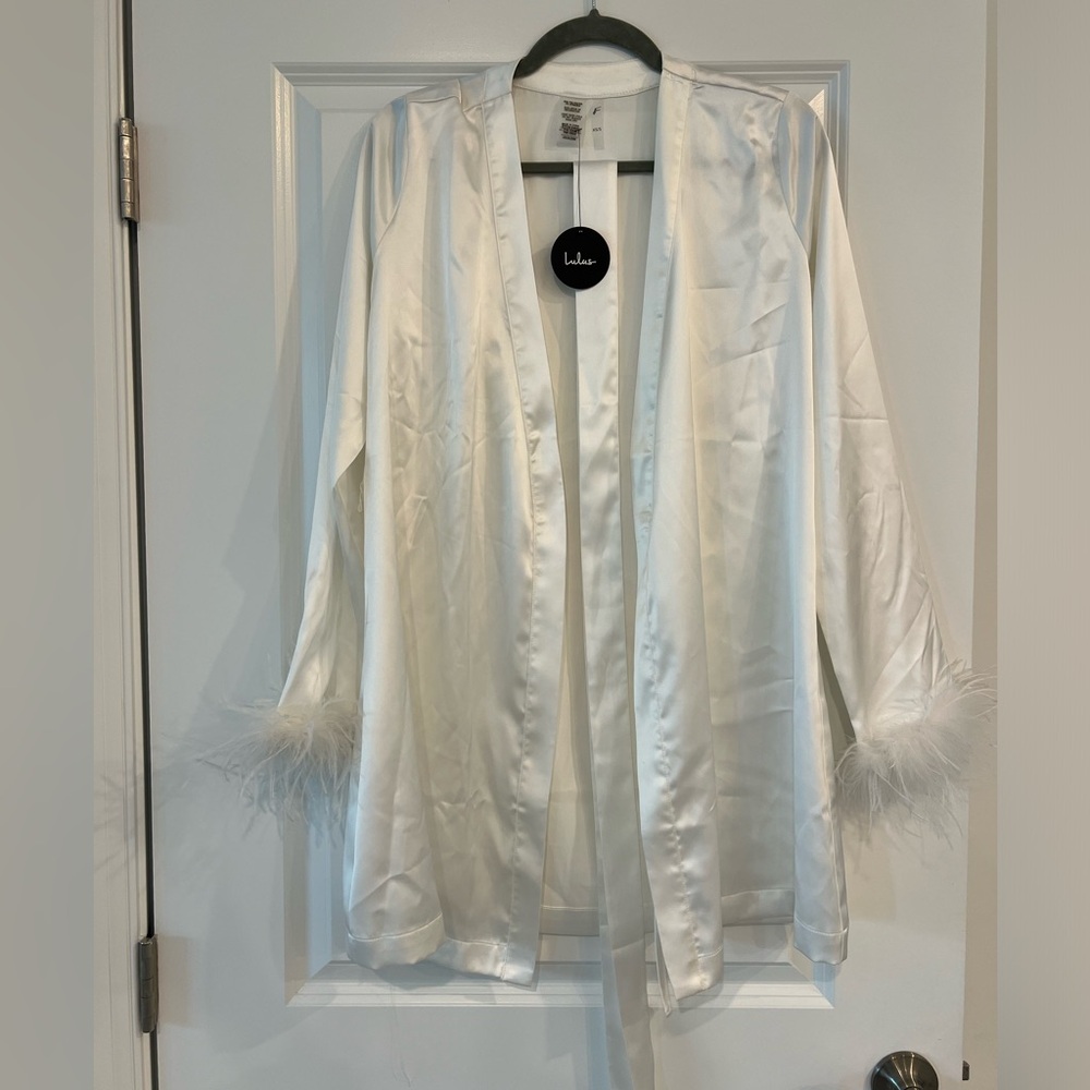 Women’s Bridal Robe- Lulu’s New with Tags